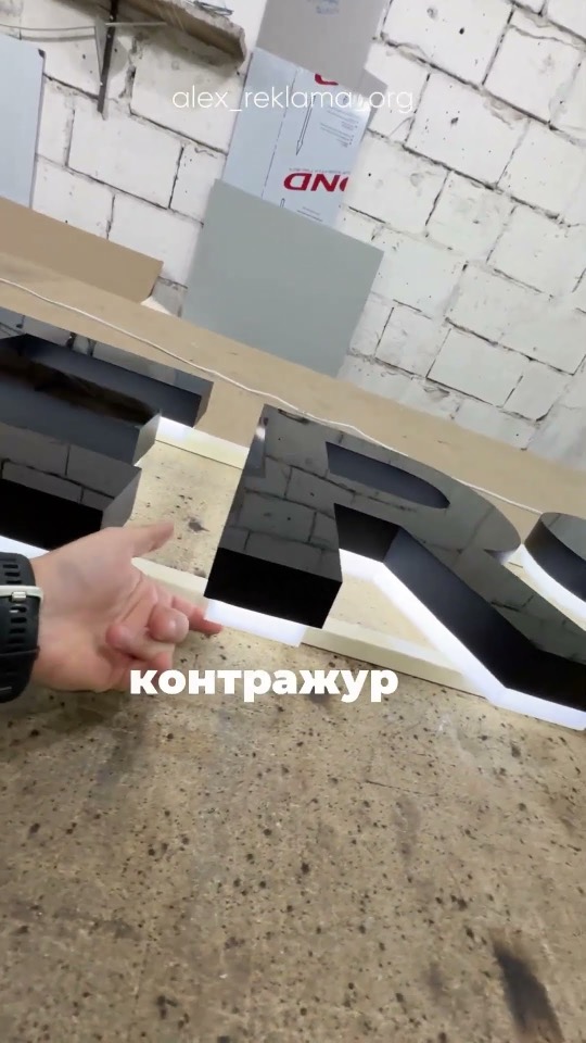 Вивіска для мережі барбершопів — робота ALEX+